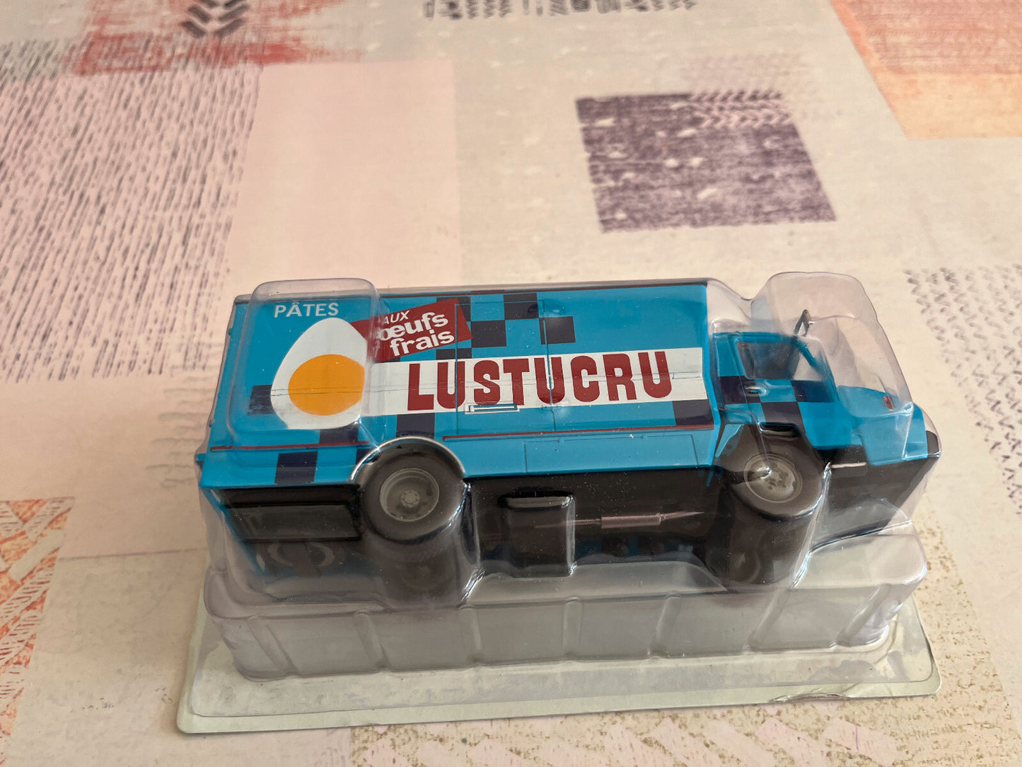 Voiture miniature Camion Fourgon Berliet Stradair Lustucru Hachette au 1/43