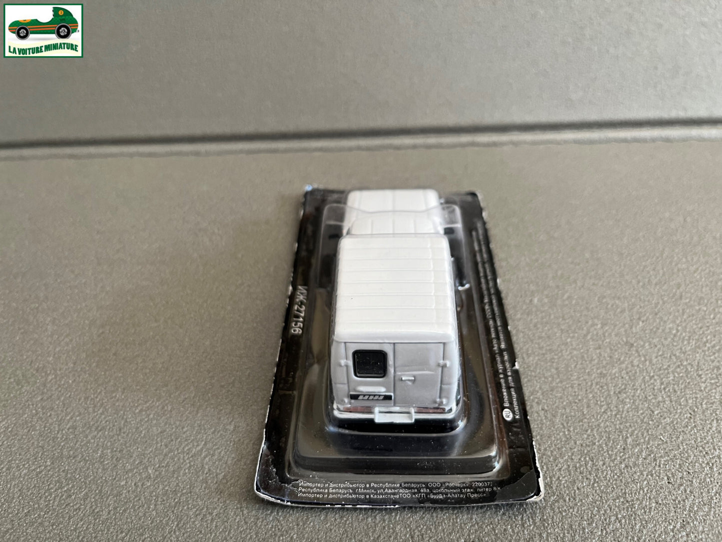 Voiture Miniature IZH 27156 Pays de L'est URSS Russie au 1/43