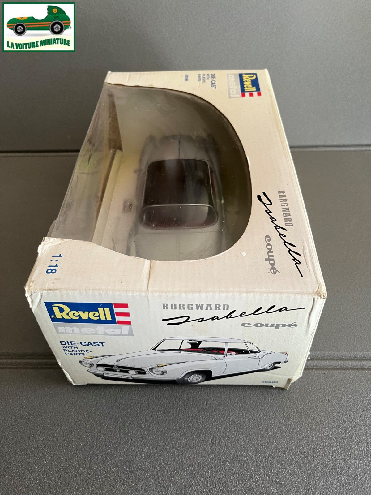 Voiture miniature Borgward Isabella Coupé Revell au 1/18