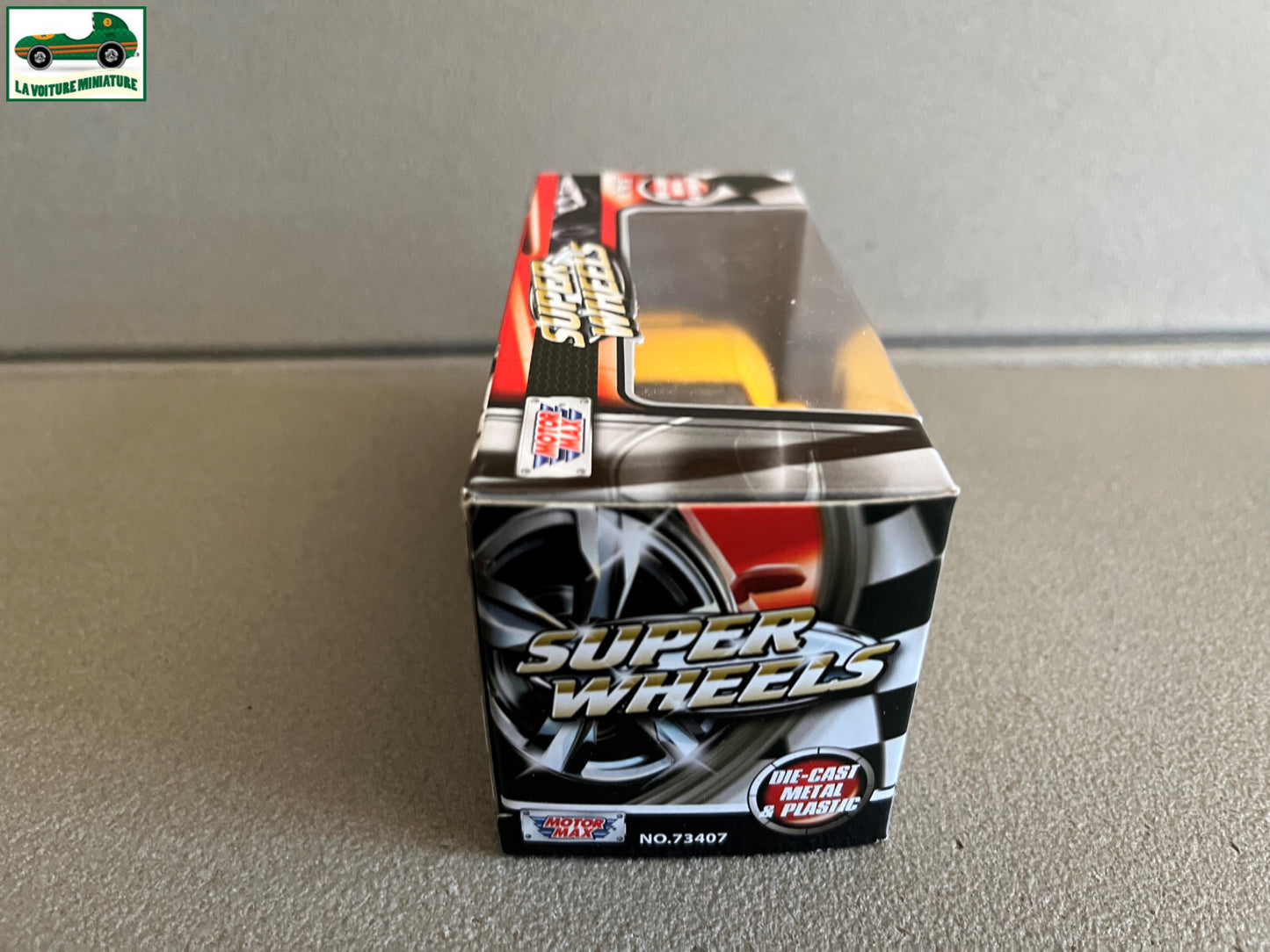 Voiture miniature Porsche 911 Carrera yellow Motor Max 1/43