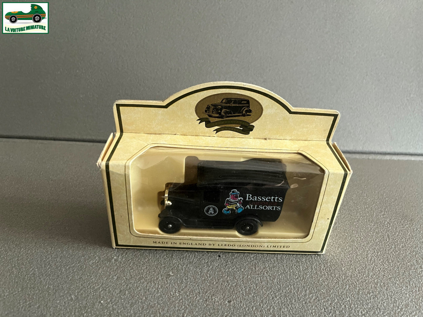 Voiture Miniature anglaise Tacot Ford Liquorice Bassetts Allsorts LLedo