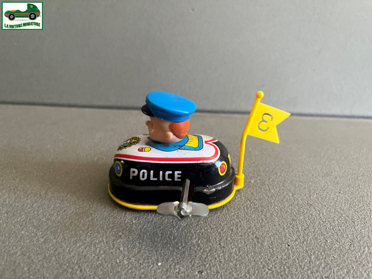 Ancienne Voiture Miniature Métal Tôle Mécanisme Yone Police Made in Singapore