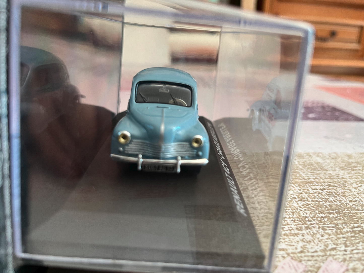 Voiture Miniature Renault 4cv Cirage Abeille au 1/43