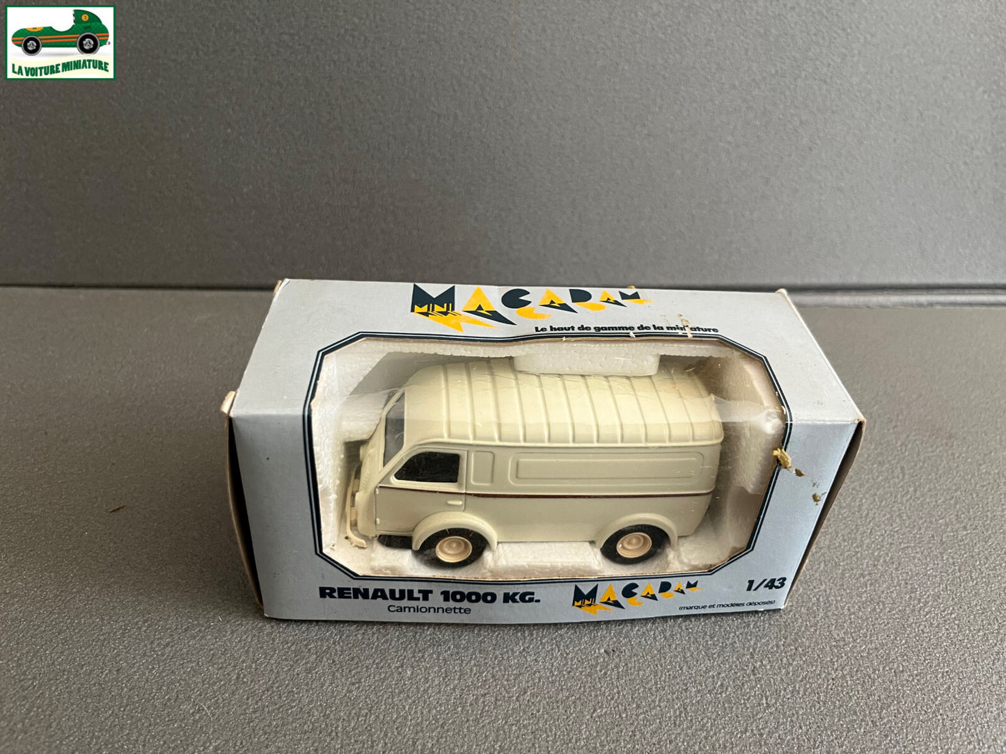 Voiture Miniature Renault 1000 KG Macadam au 1/43