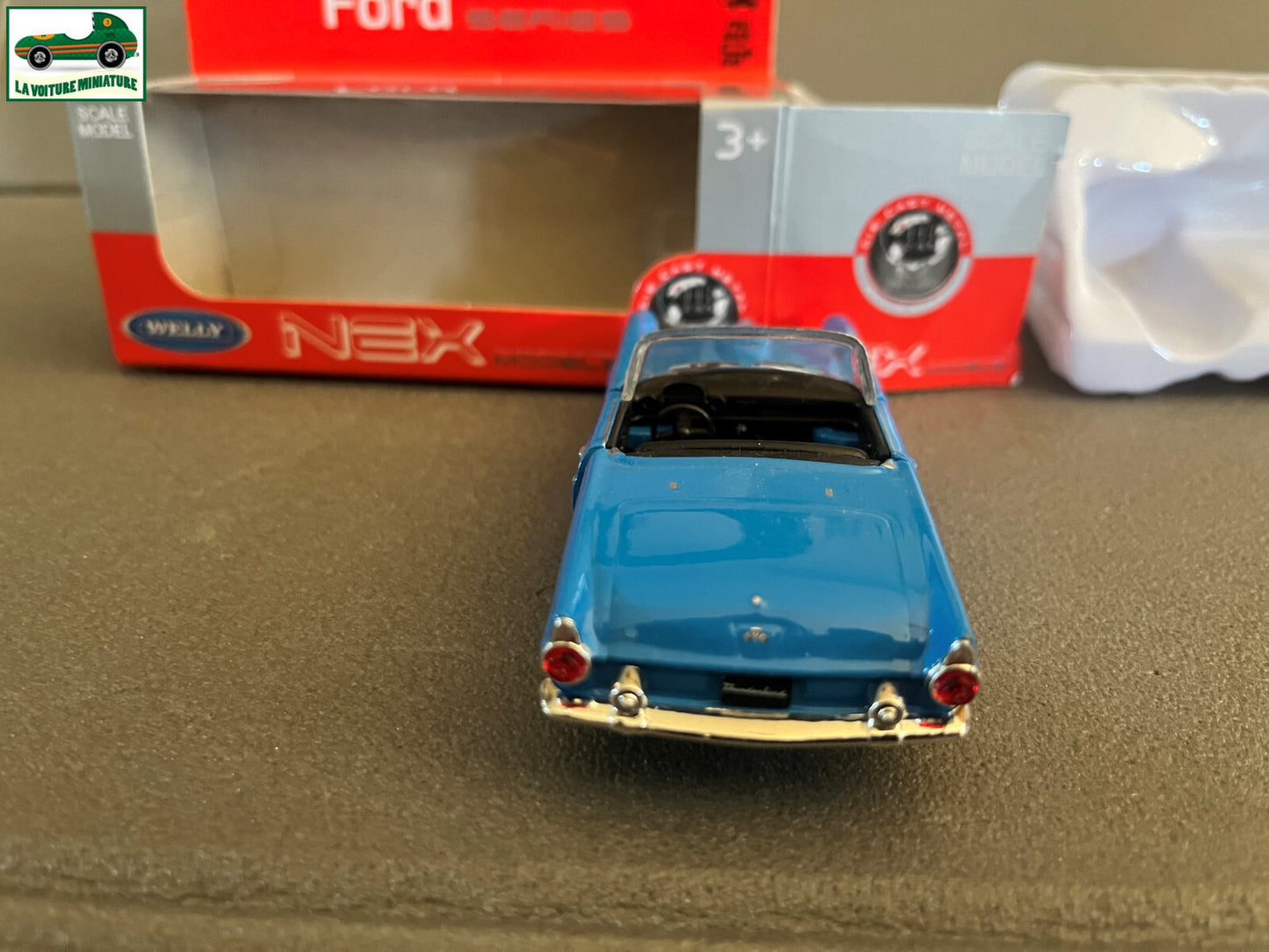 Voiture miniature Ford Thunderbird 1955 Welly 1/34 - 1/36 - 1/39