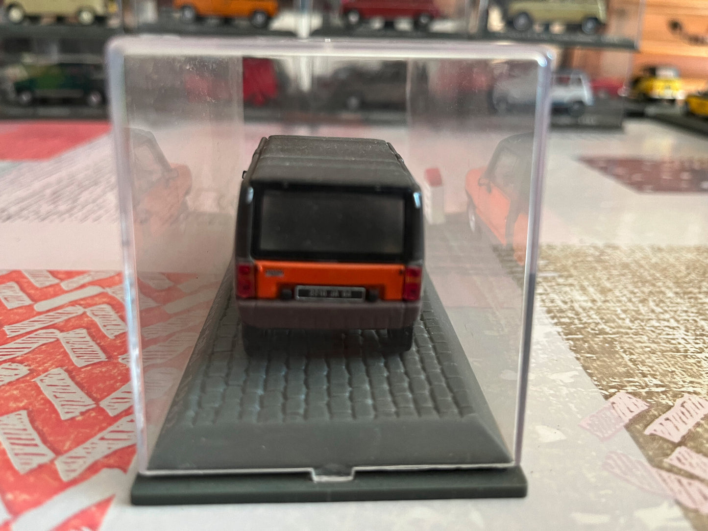 Voiture miniature Mythique R4 4l Renault 4 Rodéo 5 4 saisons Teilhol 1982 1/43