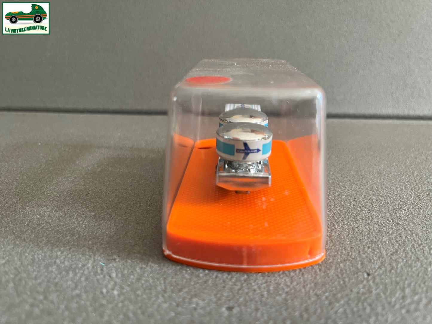 Voiture miniature Camion Mercedes Aeroport Guiloy Spain Echelle 1/124 Majorette
