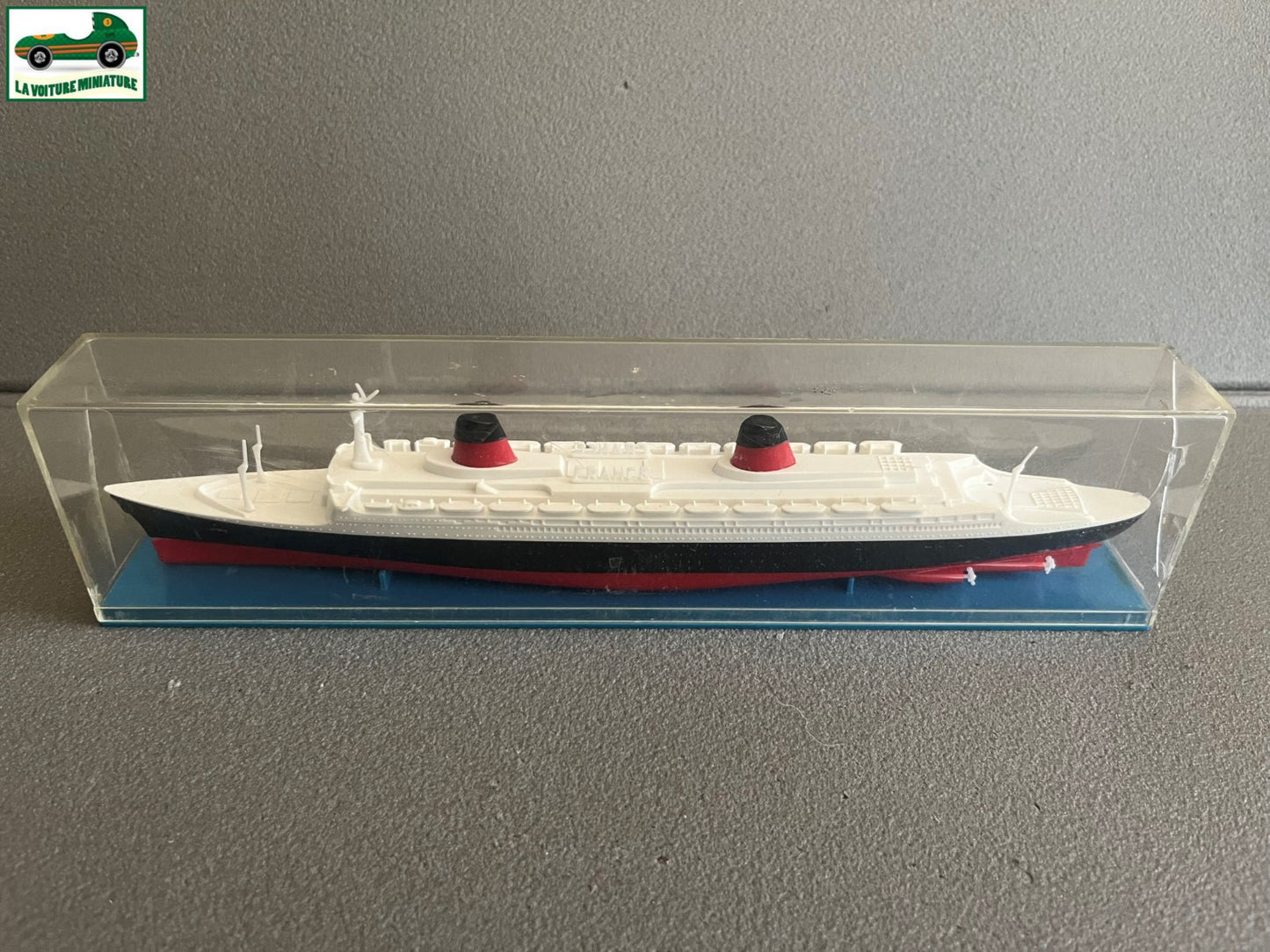 Ancien Bateau Miniature Paquebot N°870 SuperToys France Dinky Toys Meccano 1/200