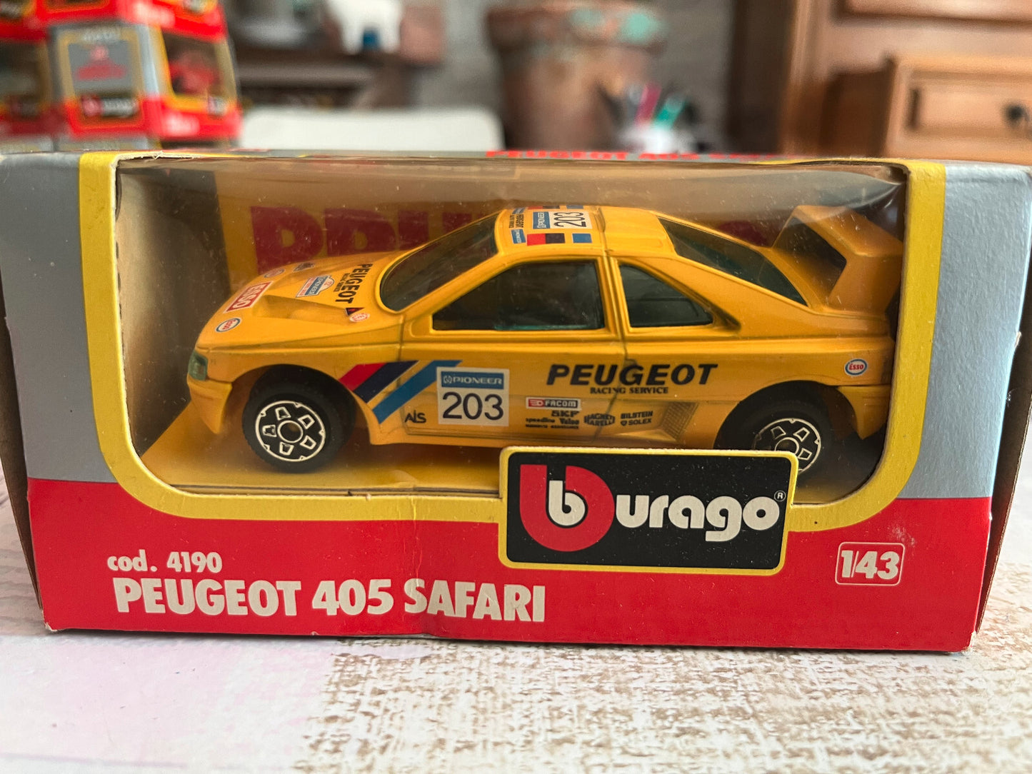 Voiture miniature Burago Peugeot 405 Safari 4190 au 1/43