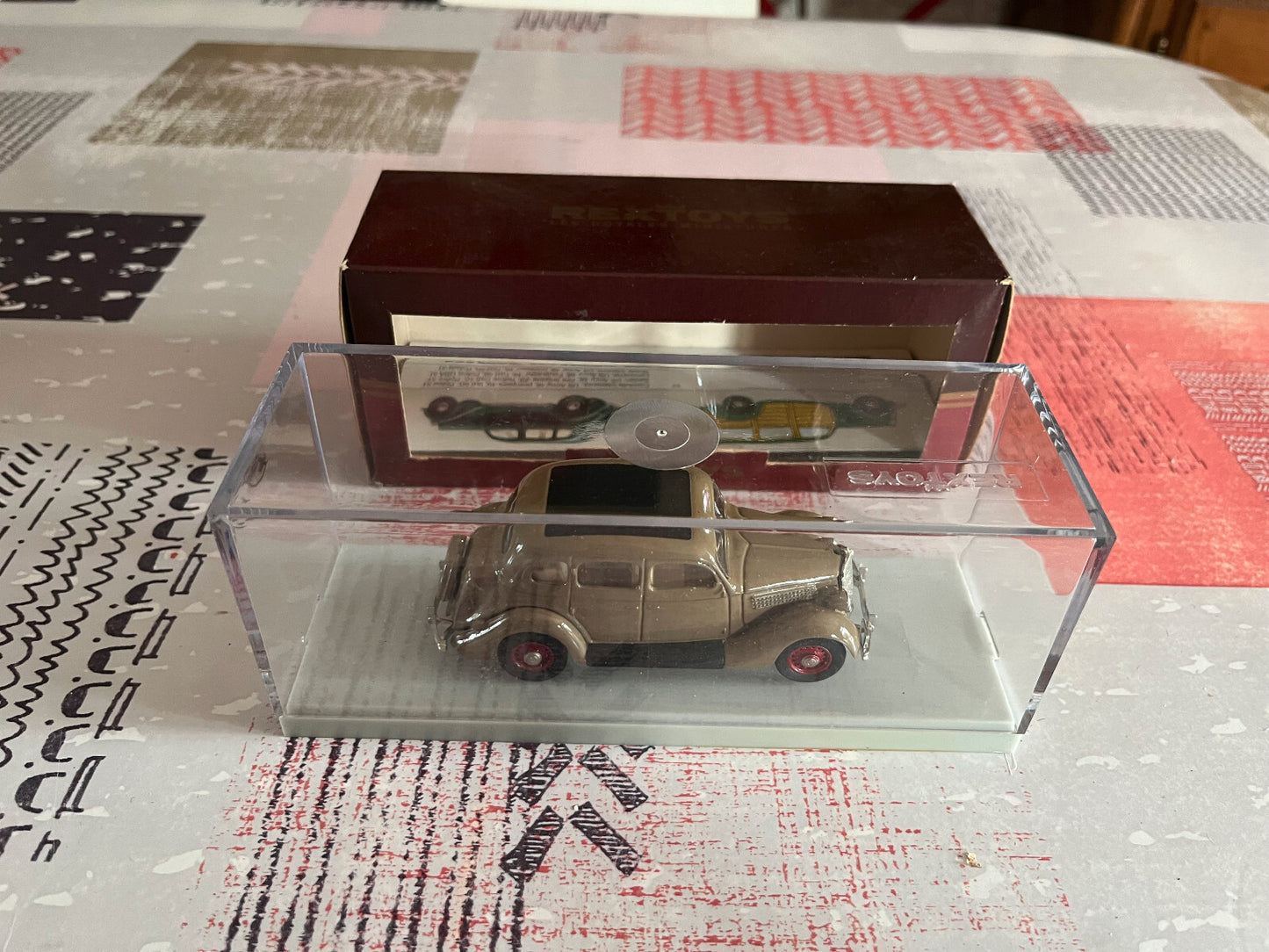 Voiture Miniature Ford 1935 Fordor Touring Sedan 42 Rextoys 1/43