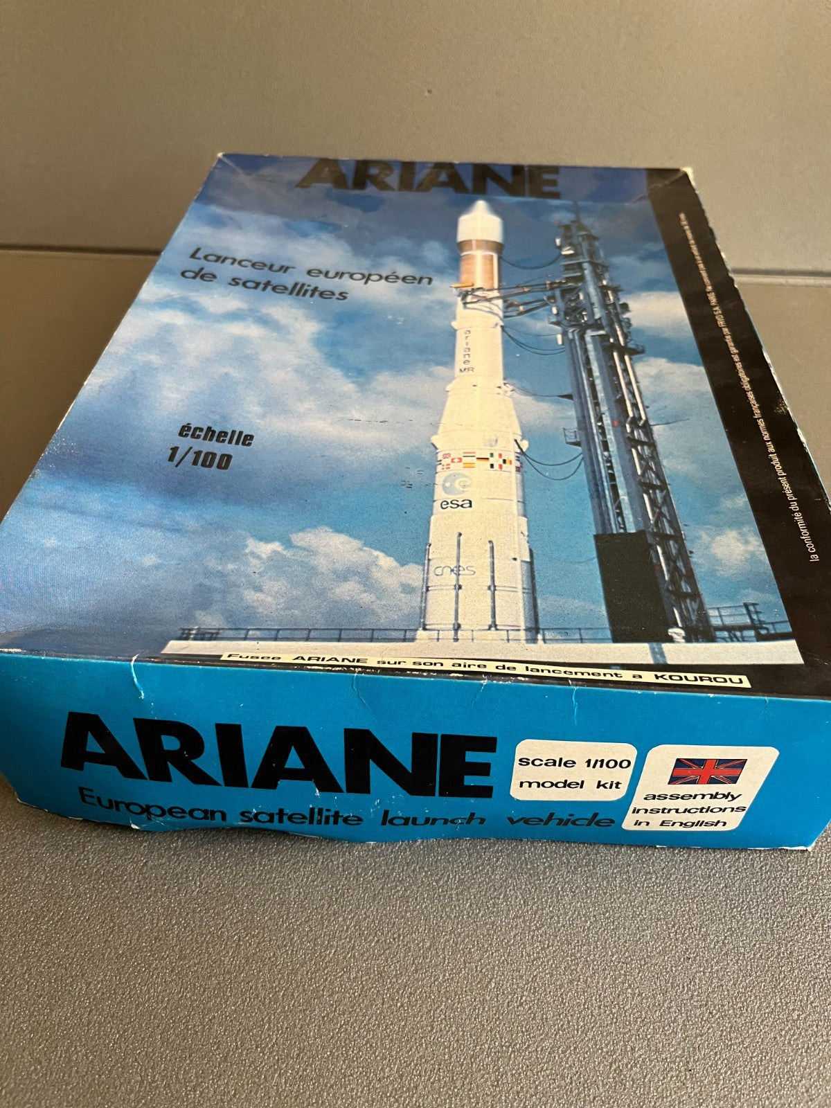 Maquette à monter Fusée Lanceur Européen de Satelittes Ariane Euromodel 1/100