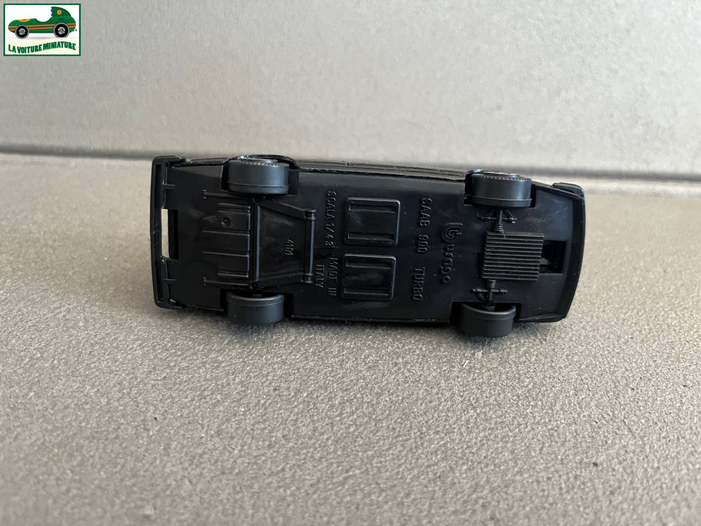 Ancienne Voiture Miniature Saab 900 Turbo Burago Italy 1/43