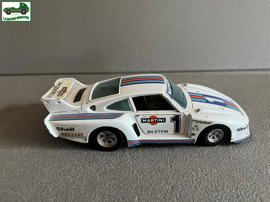 Ancienne Voiture Miniature Porsche 935 TT Martini Racing Burago au 1/24 Epave