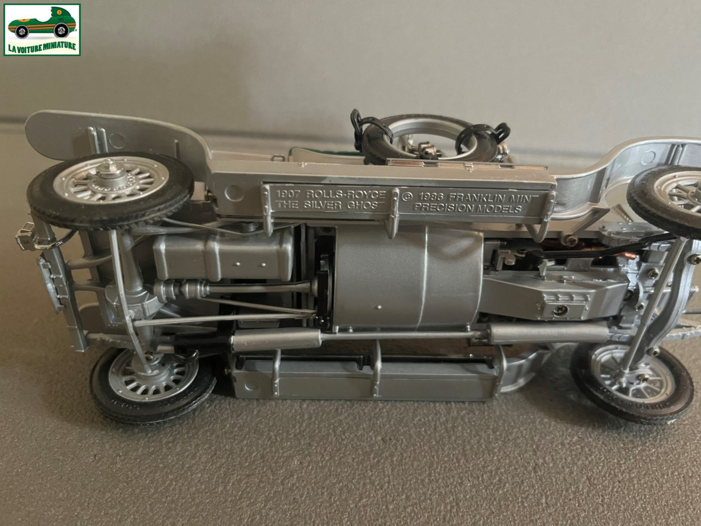Voiture miniature 1907 Rolls Royce Silver Ghost Franklin Mint 1/24 Défauts