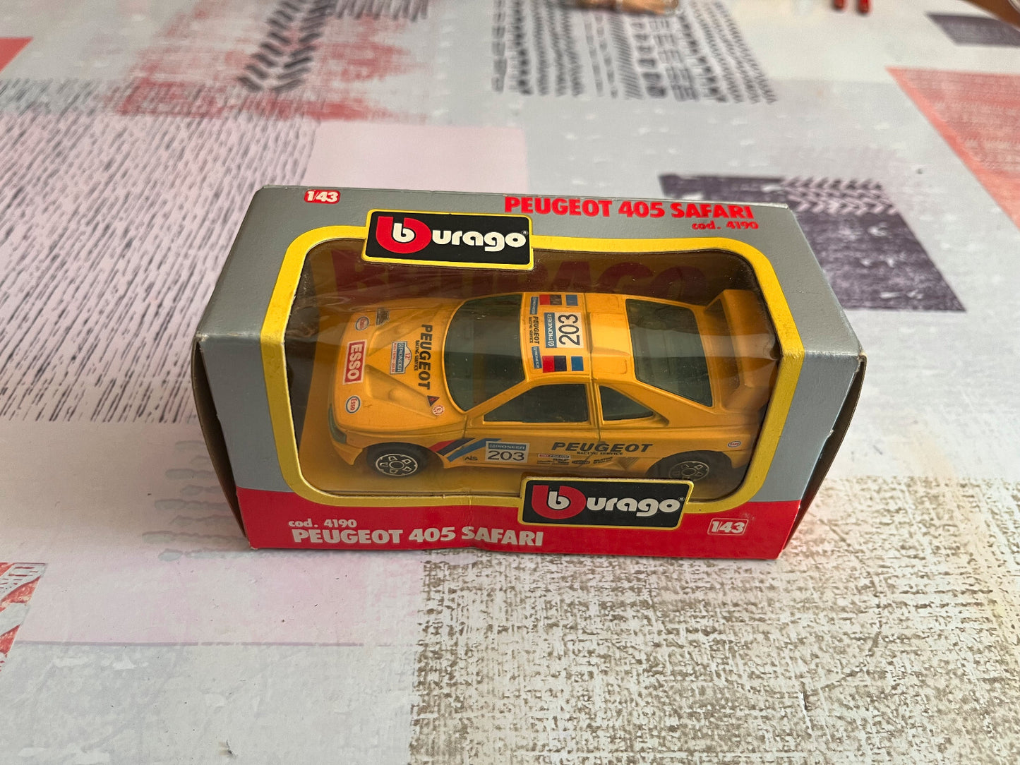 Voiture miniature Burago Peugeot 405 Safari 4190 au 1/43