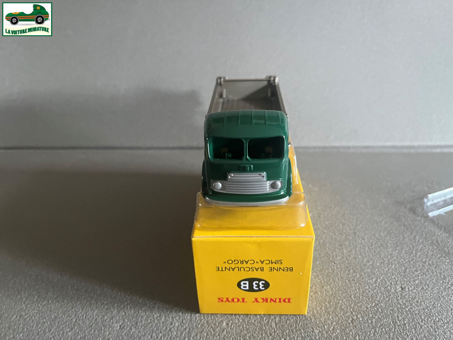 Voiture miniature Camion Benne Basculante Simca Cargo 33B Dinky Toys Atlas