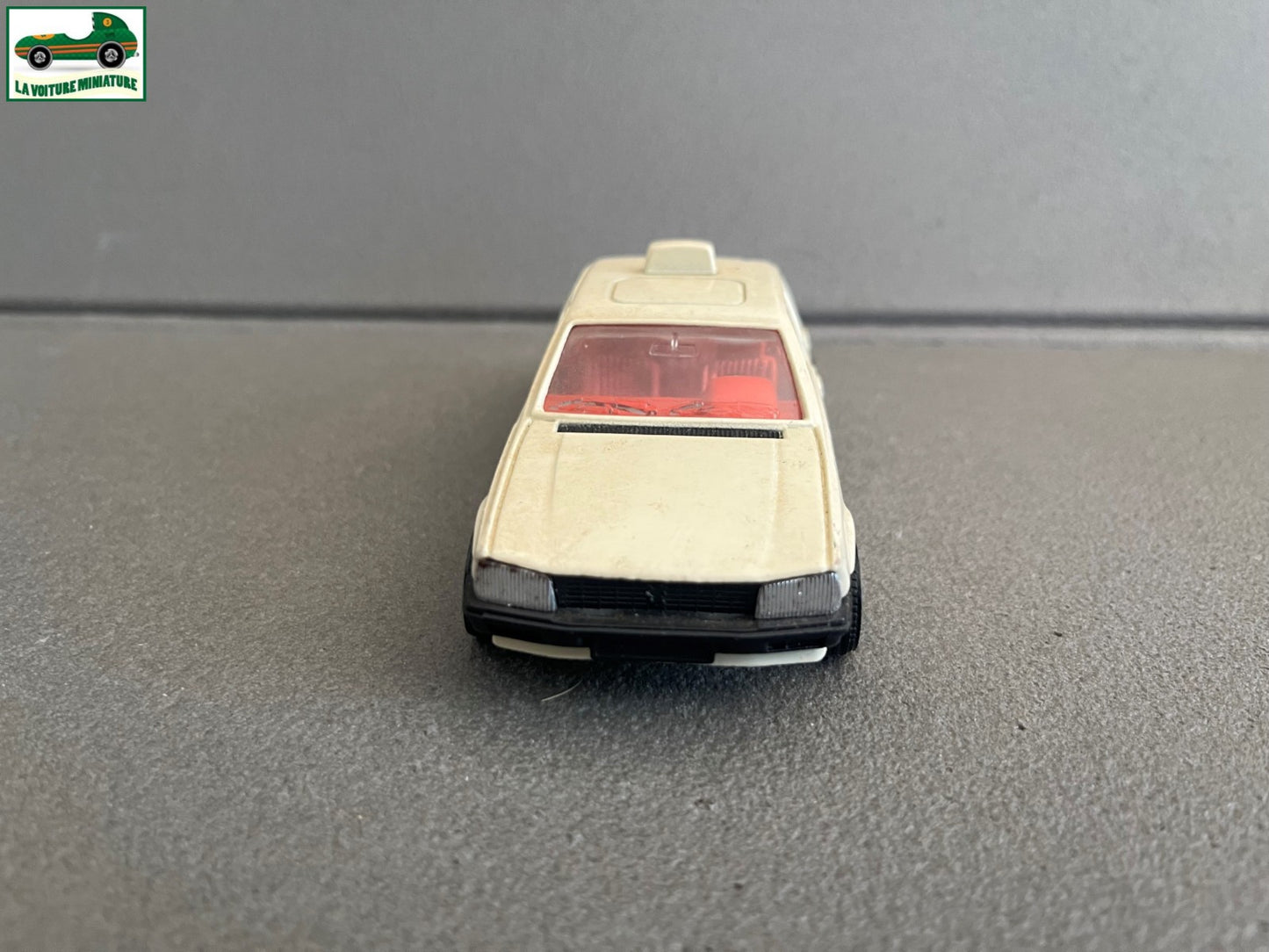 Voiture Miniature Peugeot 505 STI Taxi Corgi Made in GT Britain au 1/35 1/36
