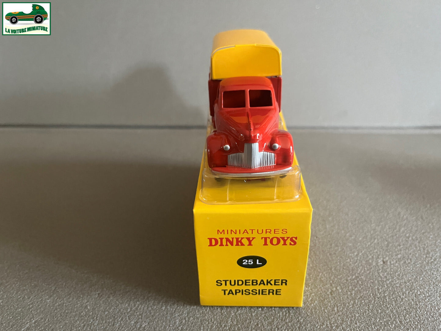 Voiture miniature Camion Studebaker Tapissiere 25L Dinky Toys Atlas
