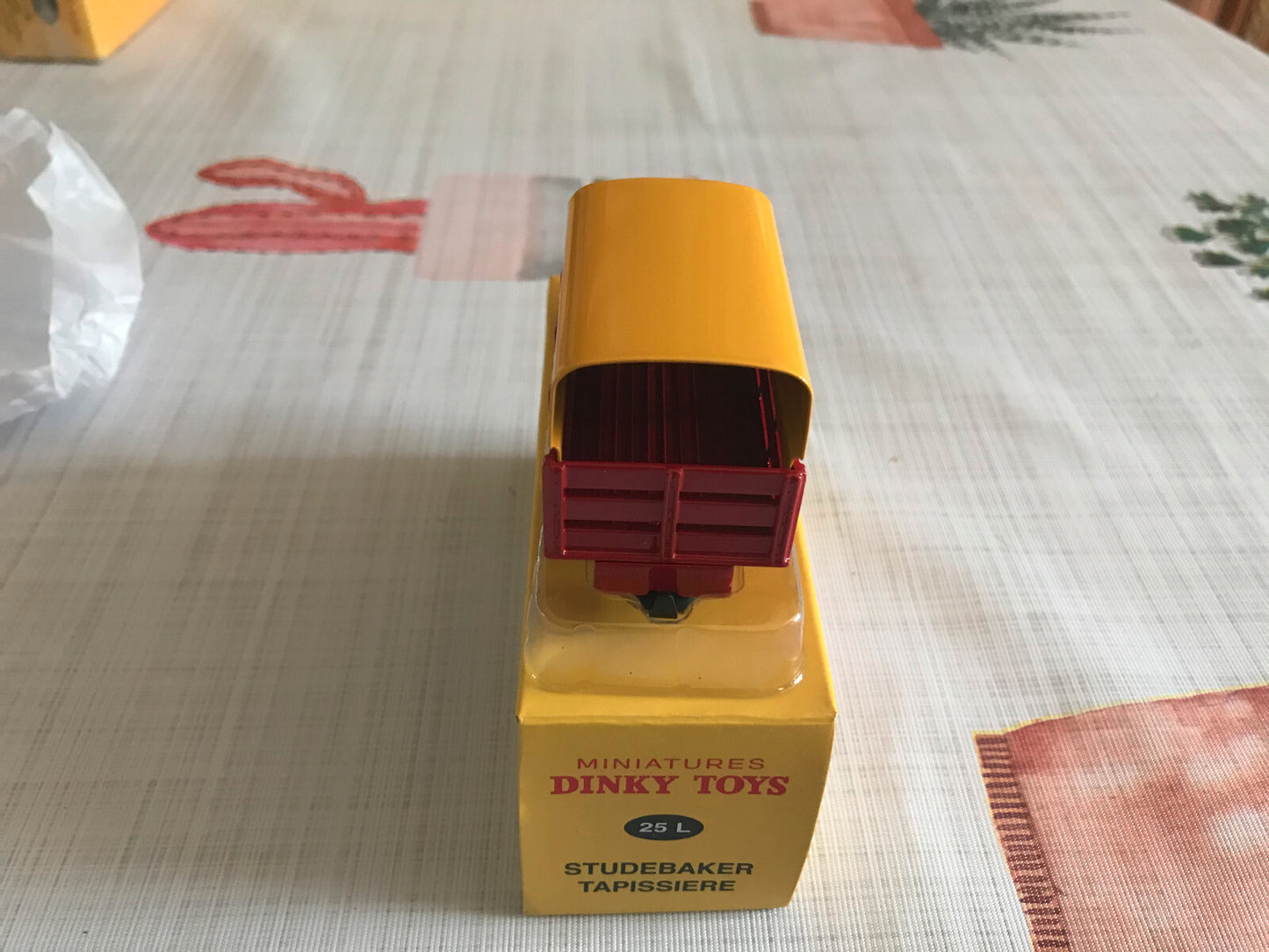 Voiture miniature Camion Studebaker Tapissiere Dinky Toys Atlas