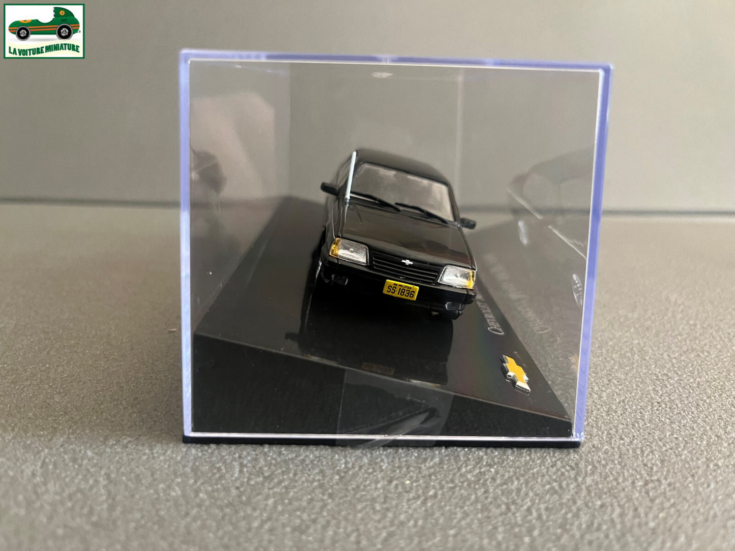 Voiture miniature Américaine Chevrolet Monza 500 EF 1990 au 1/43
