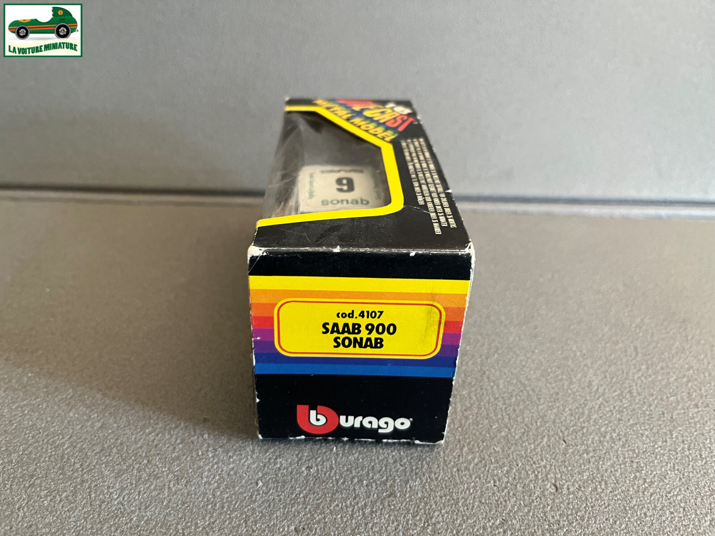 Voiture miniature Saab 900 Sonab cod. 4107 Burago au 1/43