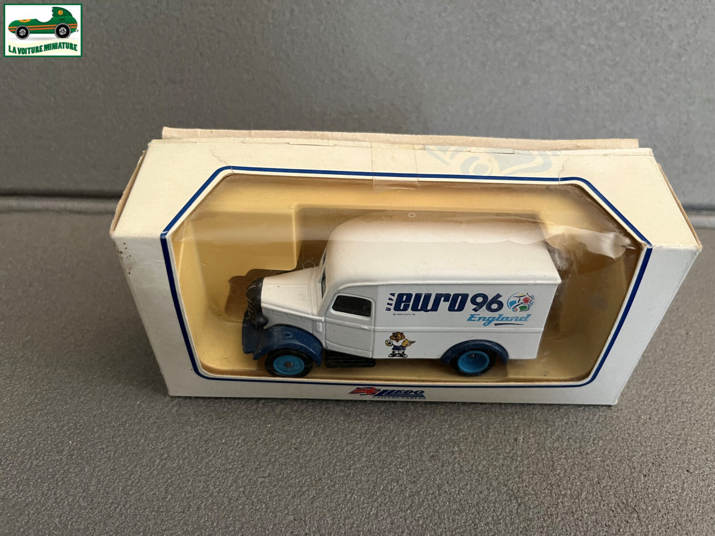 Ancienne Voiture miniature Bedford Lledo Euro 96 England Football