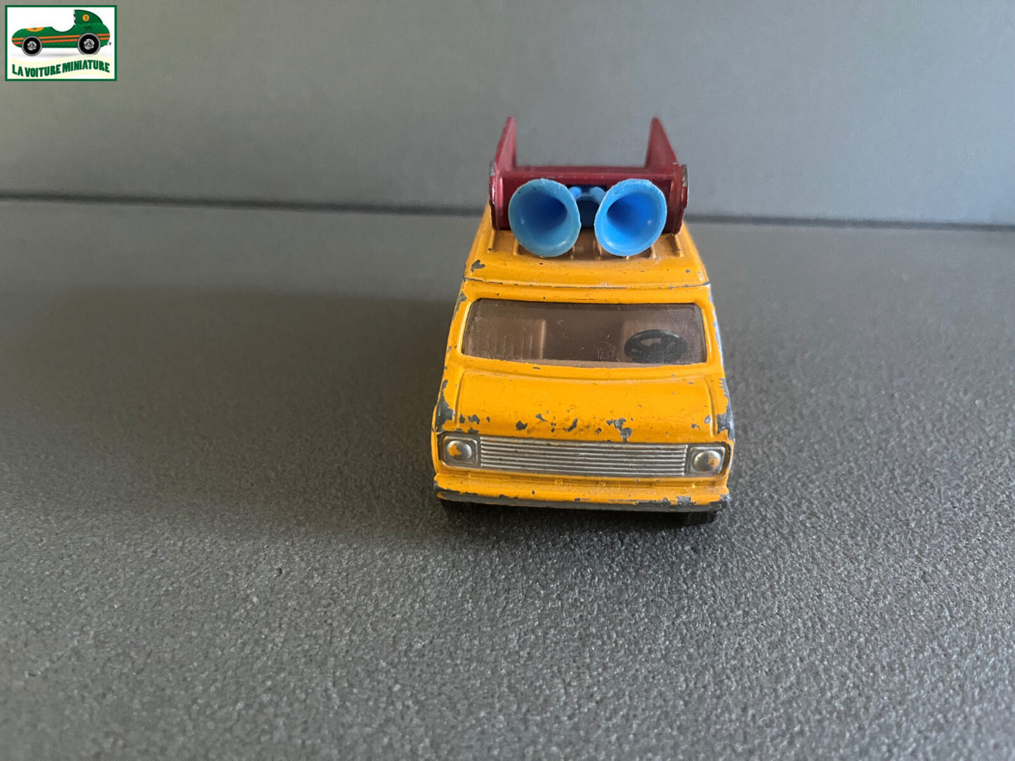 Ancienne Miniature Voiture Chevrolet Van Corgi Pinder Epave