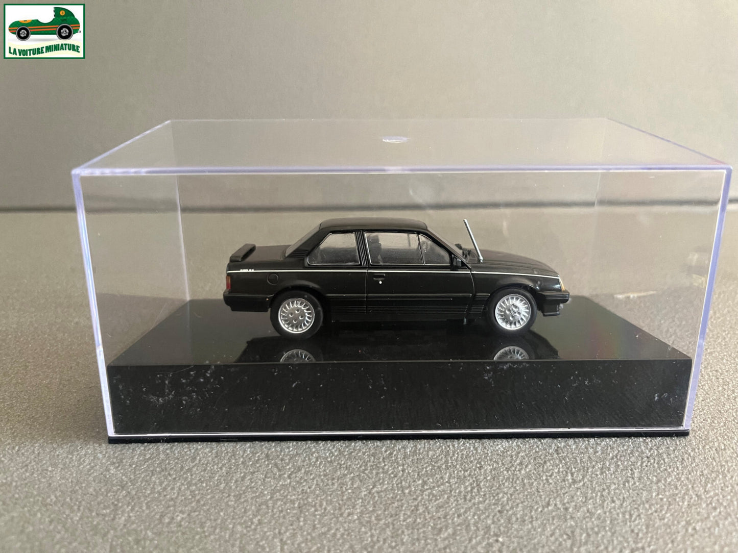 Voiture miniature Américaine Chevrolet Monza 500 EF 1990 au 1/43