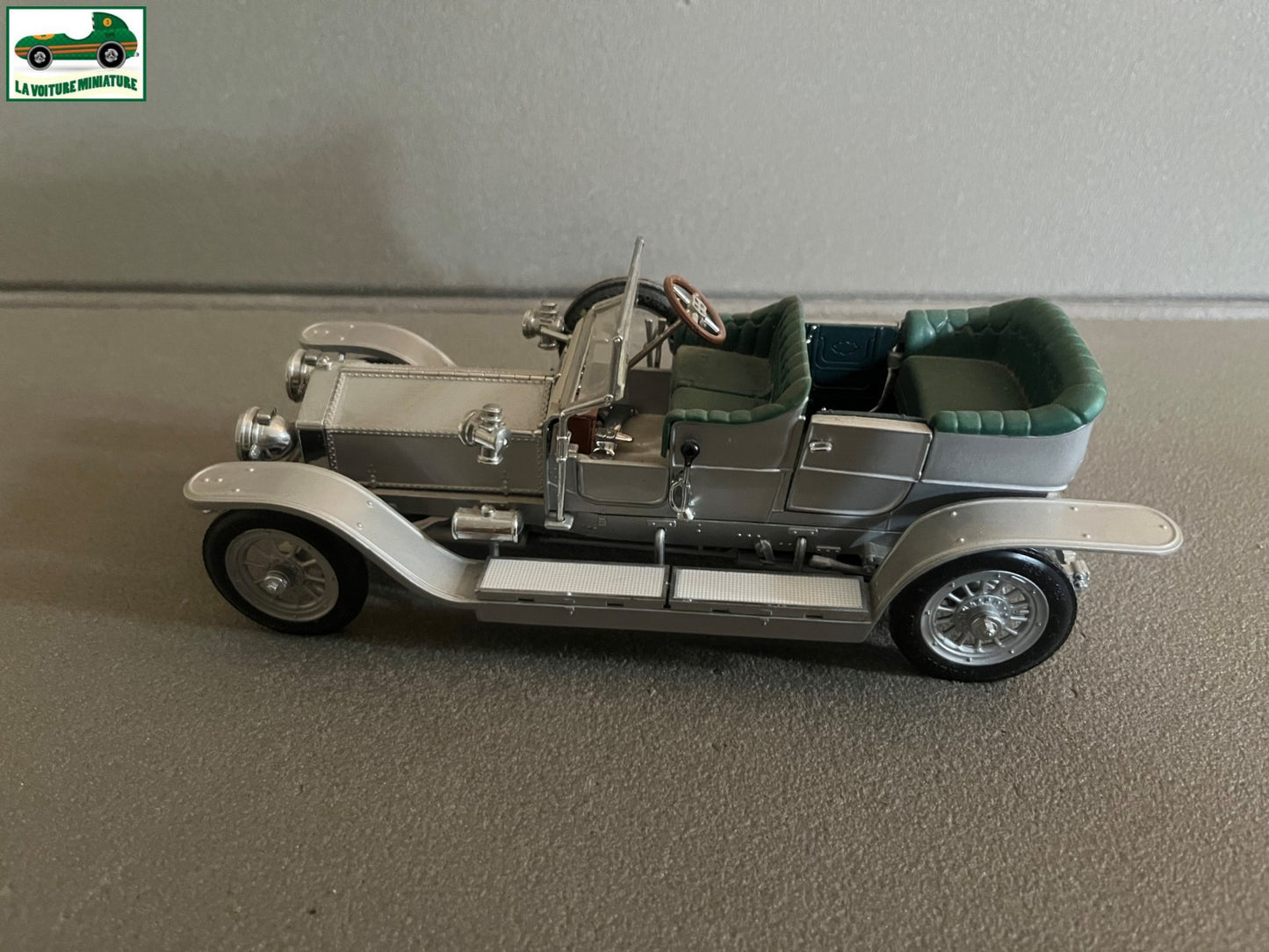 Voiture miniature 1907 Rolls Royce Silver Ghost Franklin Mint 1/24 Défauts