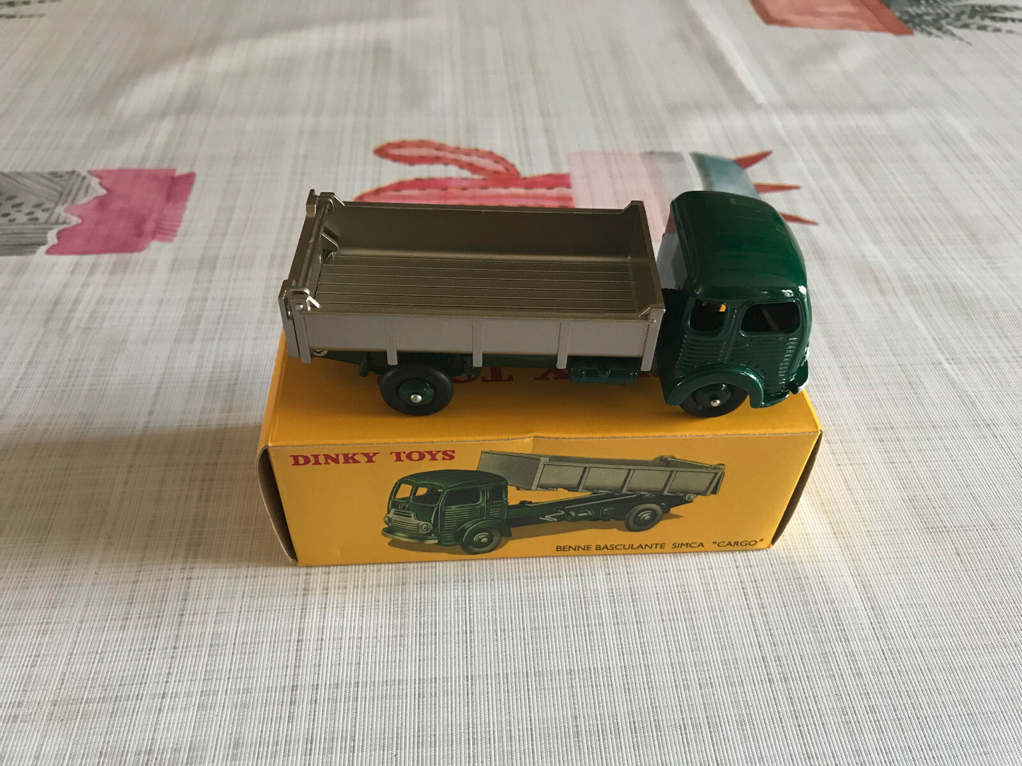 Voiture miniature Camion Benne Basculante Simca Cargo Dinky Toys Atlas