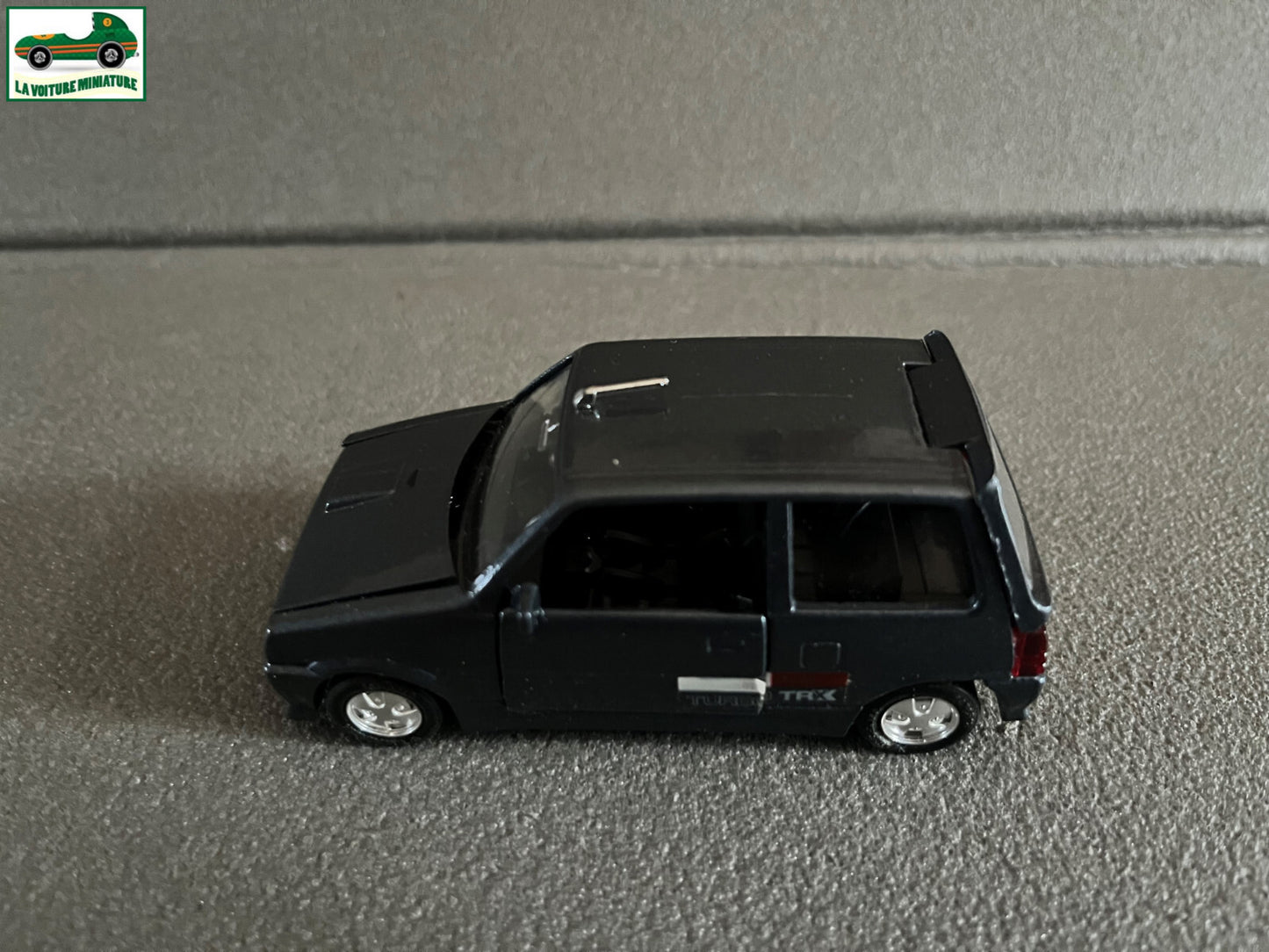 Voiture miniature Diapet Daihatsu Mira Japan au 1/35