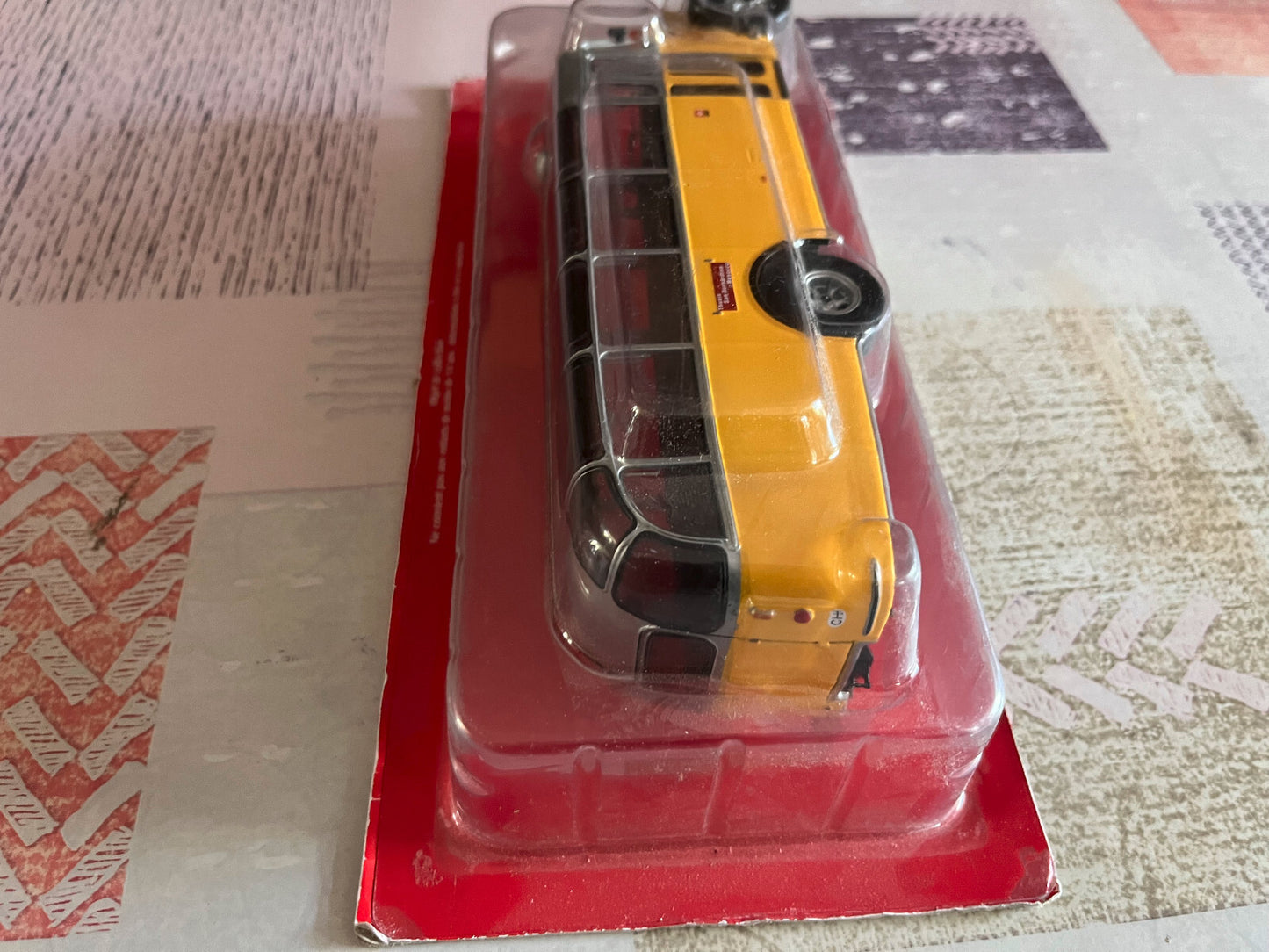 Voiture Miniature Saurer L4C 1949 1/43 Autobus Autocars du Monde