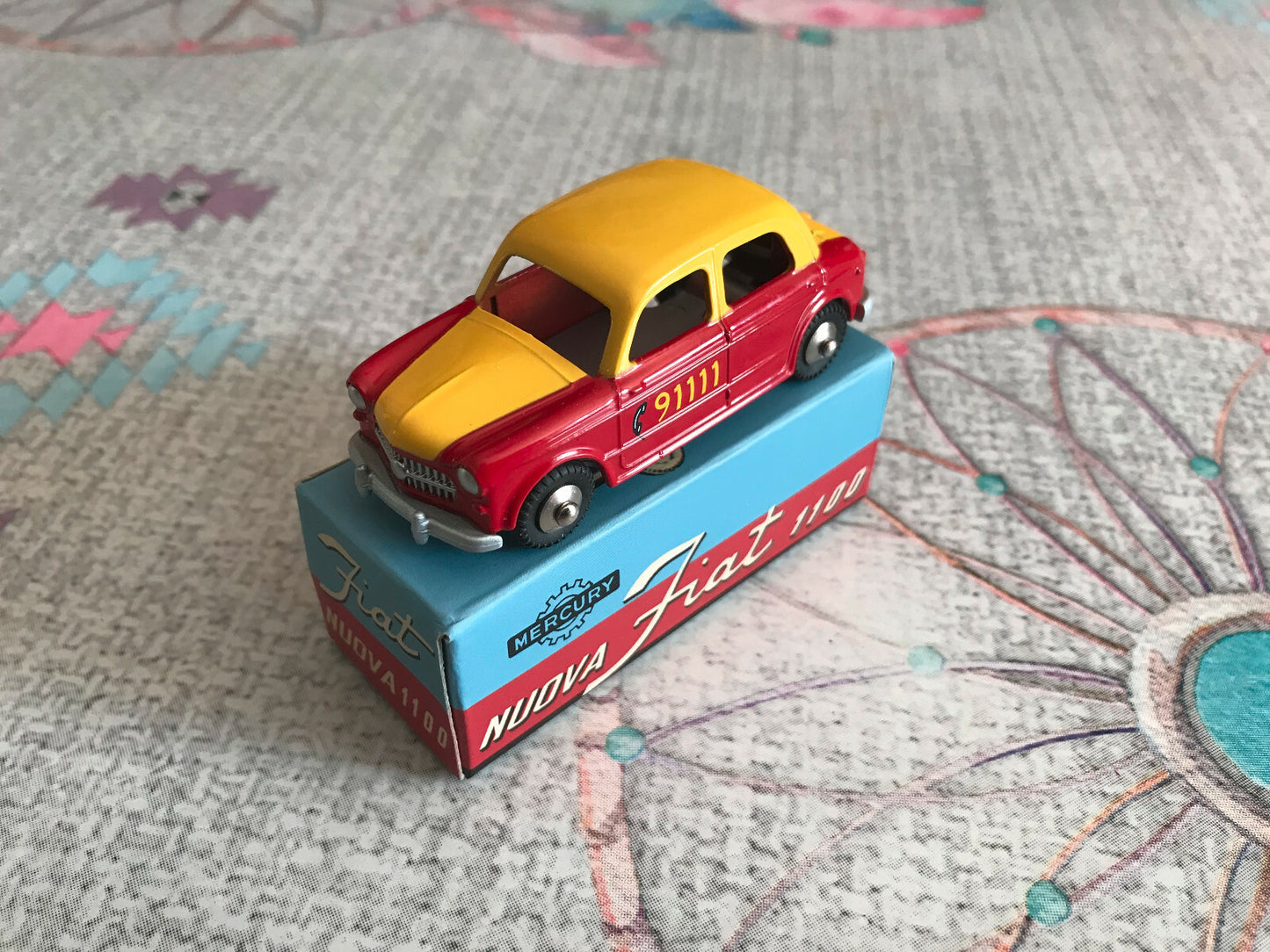 Voiture miniature Taxi Fiat 1100 Nuova Mercury Hachette 1/48 1/43 Style Dinky