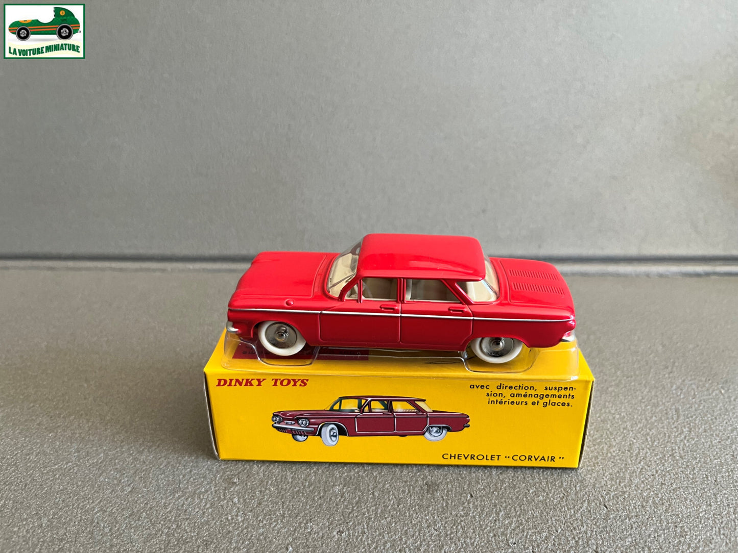 Voiture miniature Chevrolet Corvair 552 Deagostini Dinky Toys 1/43
