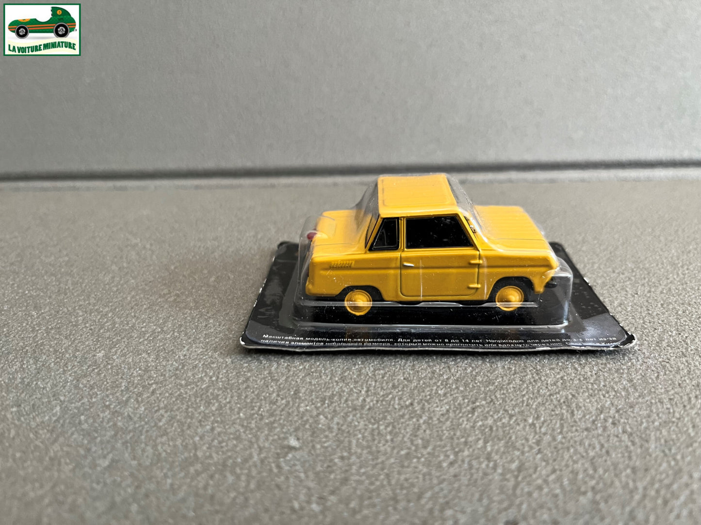 Voiture Miniature CM3 SMZ S-3D Pays de L'est URSS Russie au 1/43