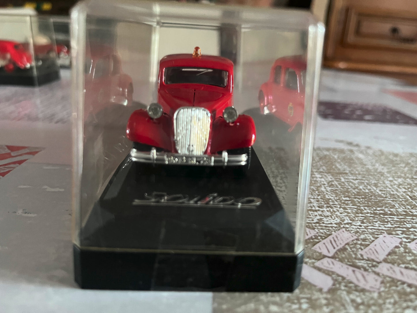 Voiture miniature Traction 4827 Citroen 15 CV 1952 Pompiers Solido au 1/43