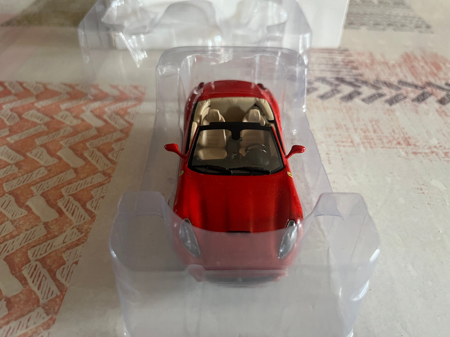 Voiture miniature Collection Ferrari California Hachette au 1/43
