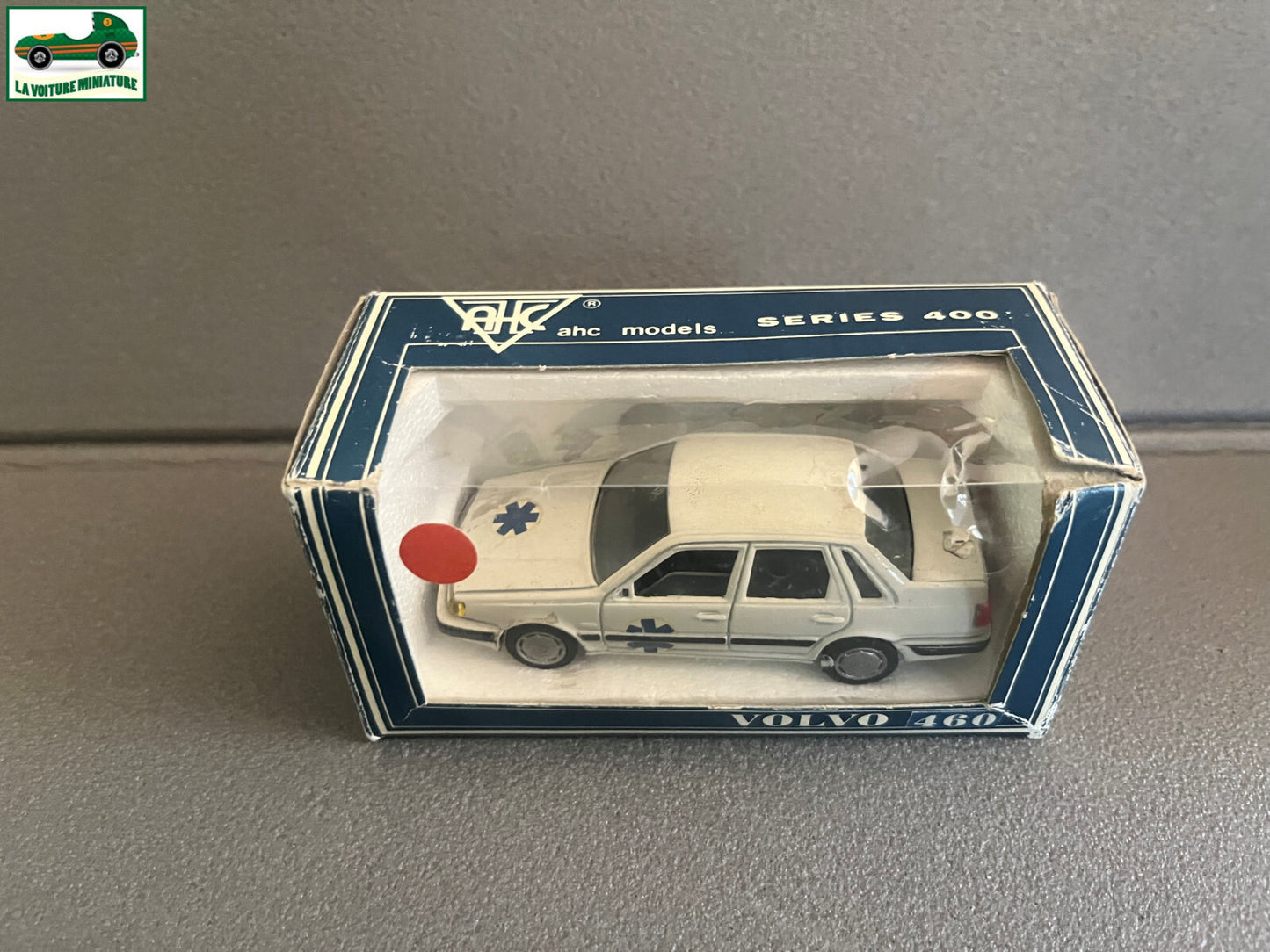 Voiture miniature Volvo 460 Pilen AHC Models au 1/43