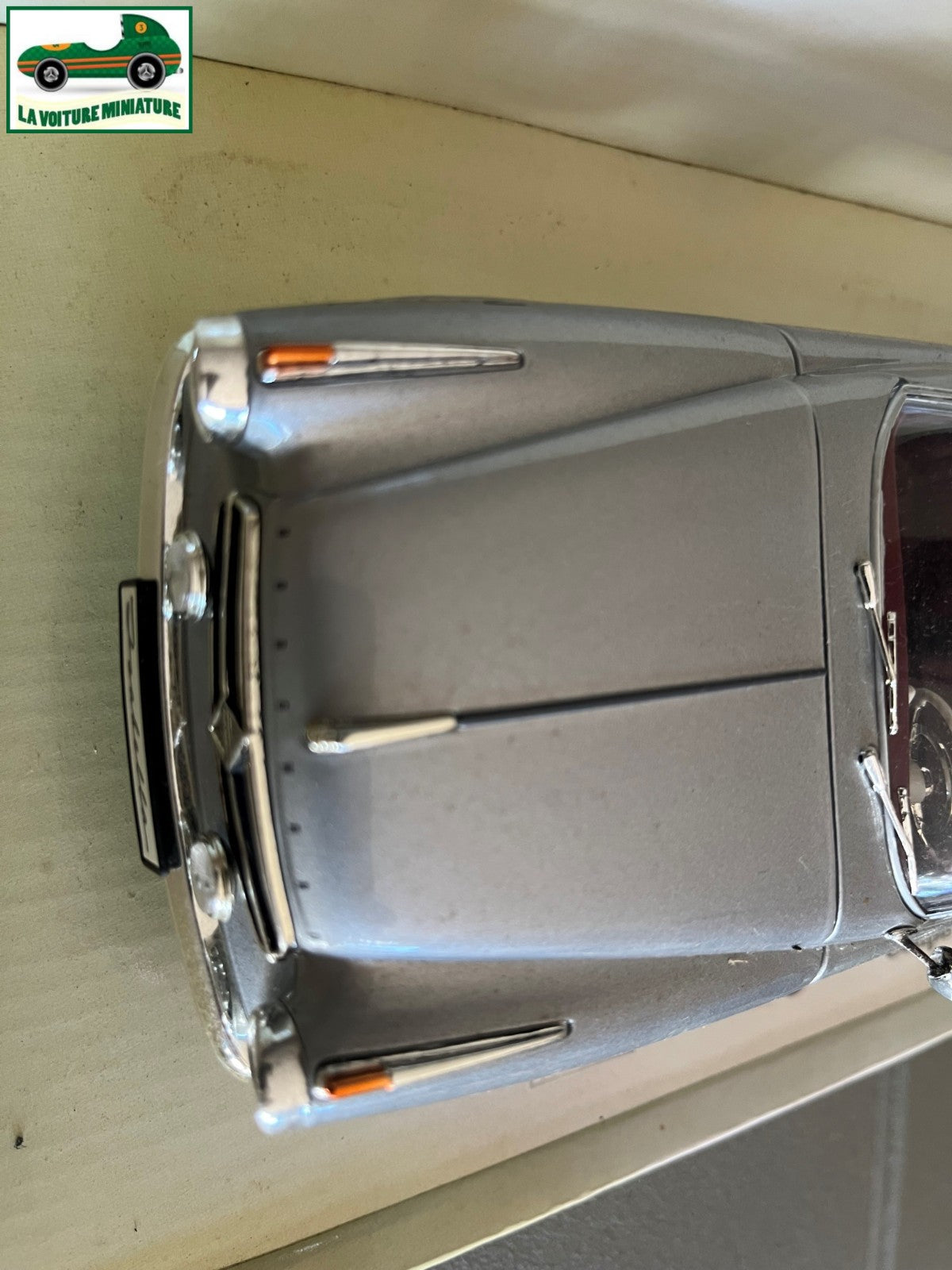 Voiture miniature Borgward Isabella Coupé Revell au 1/18