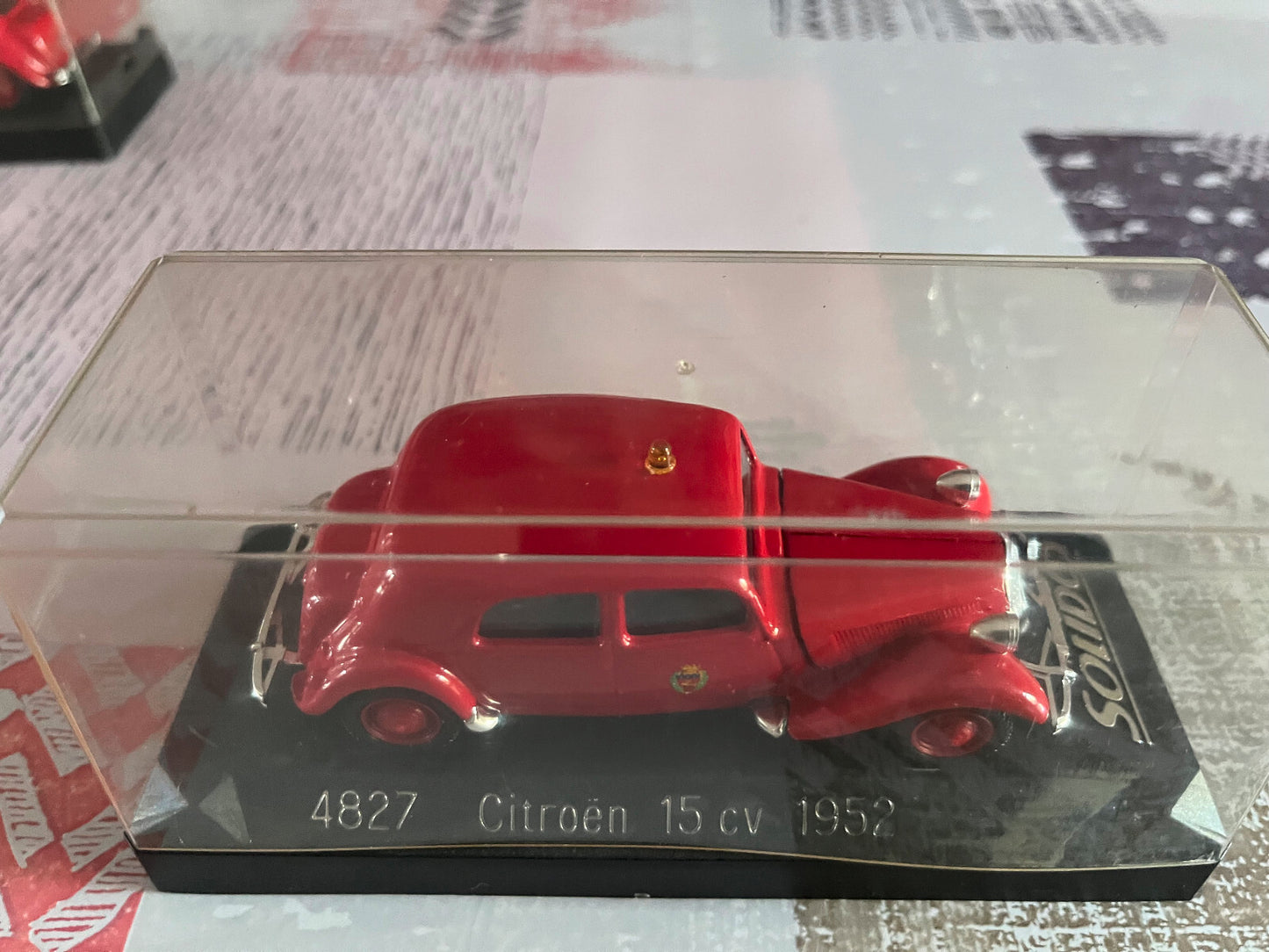 Voiture miniature Traction 4827 Citroen 15 CV 1952 Pompiers Solido au 1/43