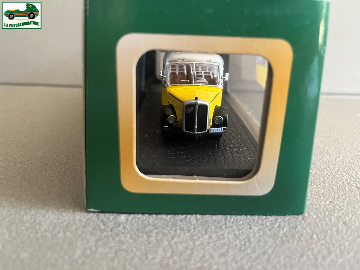 Voiture miniature Saurer L4C 1959 Autobus Bus Collection Atlas 1/72