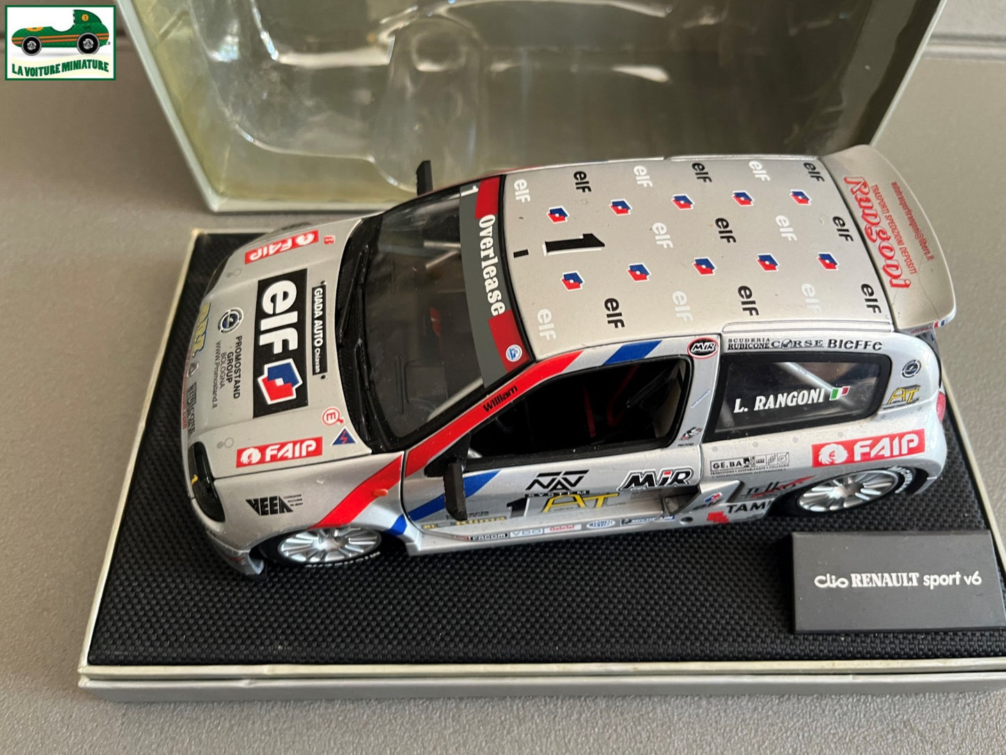 Voiture miniature Renault Clio Sport V6 Rangoni Universal Hobbies au 1/18