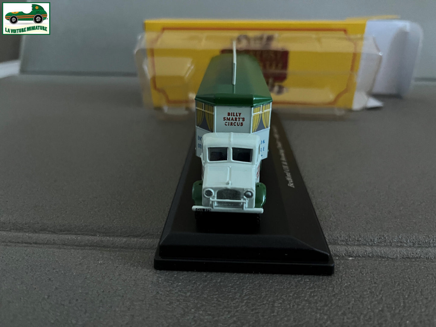 Voiture miniature Cirque Bedford OX Booking Trailer Billy Smart's Atlas 1/76