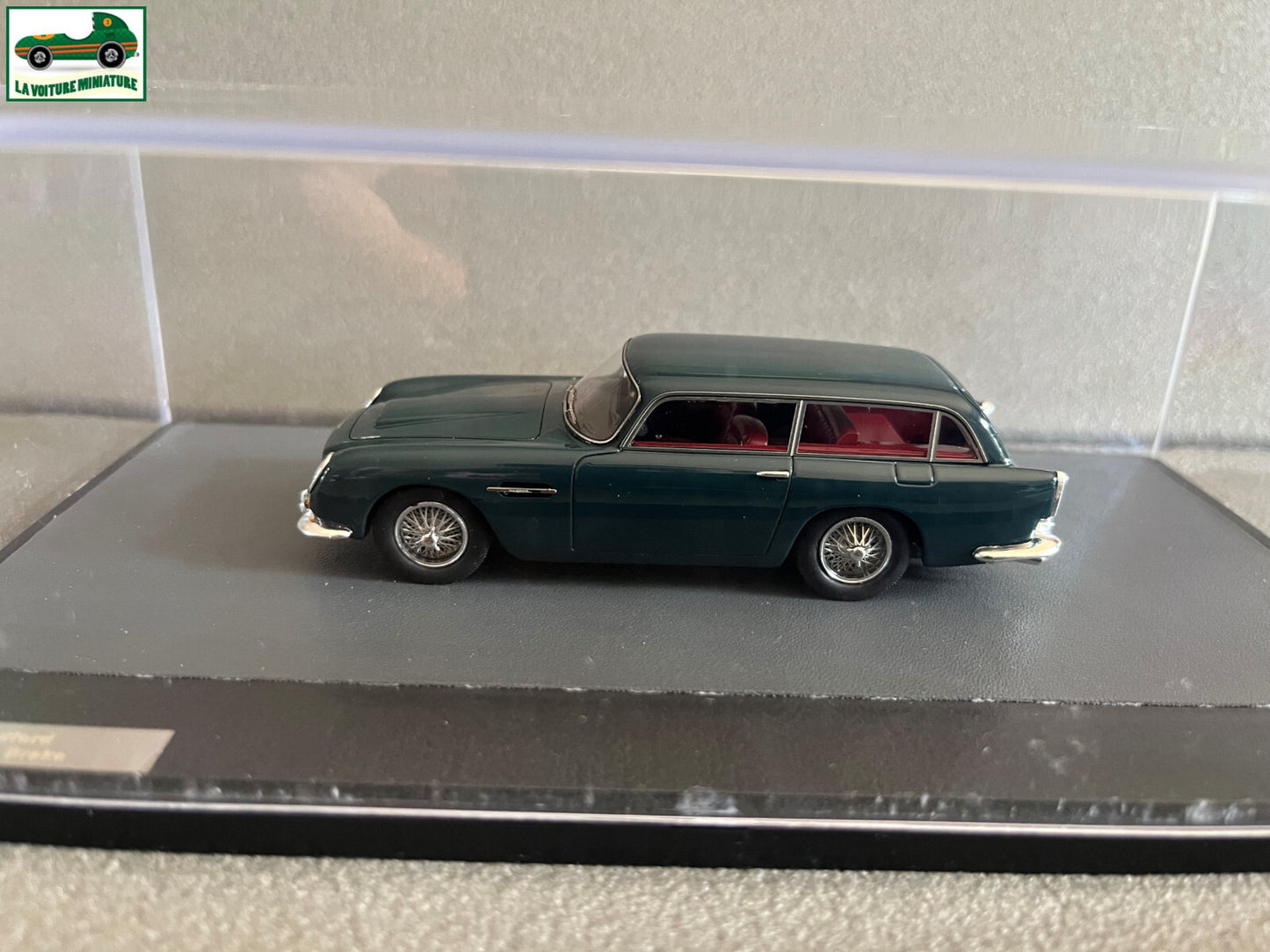 Voiture Miniature Aston Martin DB5 Shooting Brake Harold Radford Matrix au 1/43