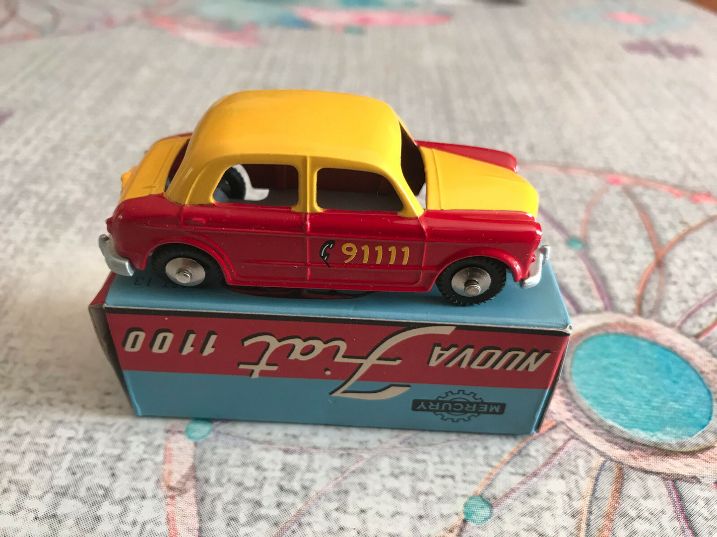 Voiture miniature Taxi Fiat 1100 Nuova Mercury Hachette 1/48 1/43 Style Dinky