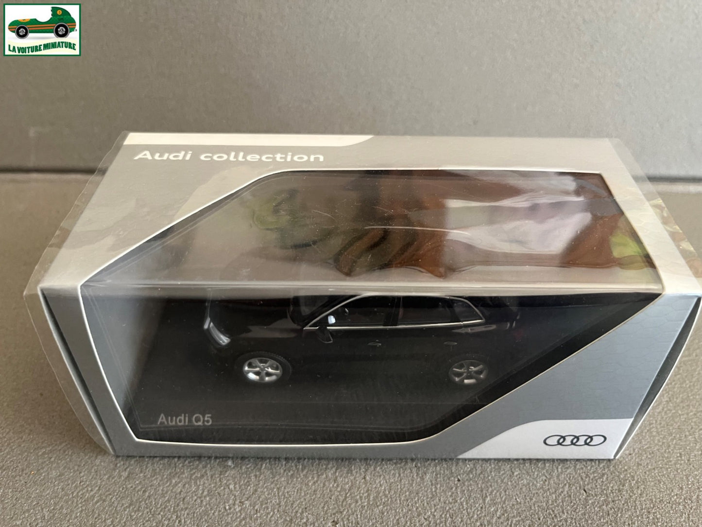 Voiture Miniature Audi Q5 Black Concession au 1/43