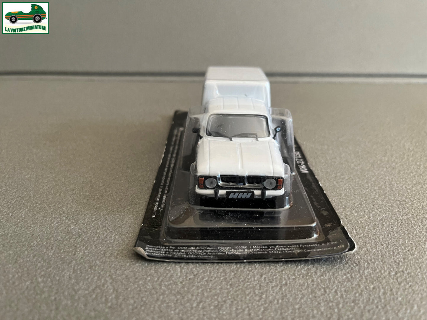 Voiture Miniature IZH 27156 Pays de L'est URSS Russie au 1/43