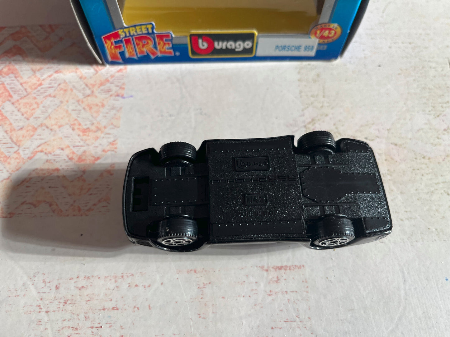 Voiture miniature Burago Street Fire Porsche 959 au 1/43
