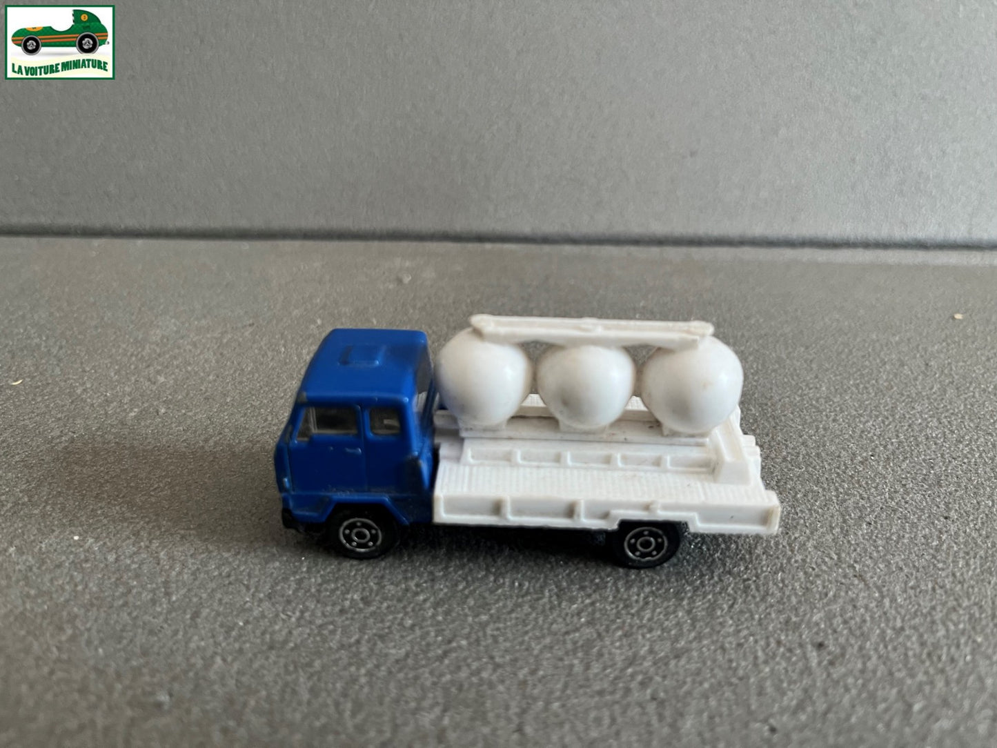 Ancienne Voiture Miniature Camion Volvo F-89 Produits Chimique Norev Mini Jet
