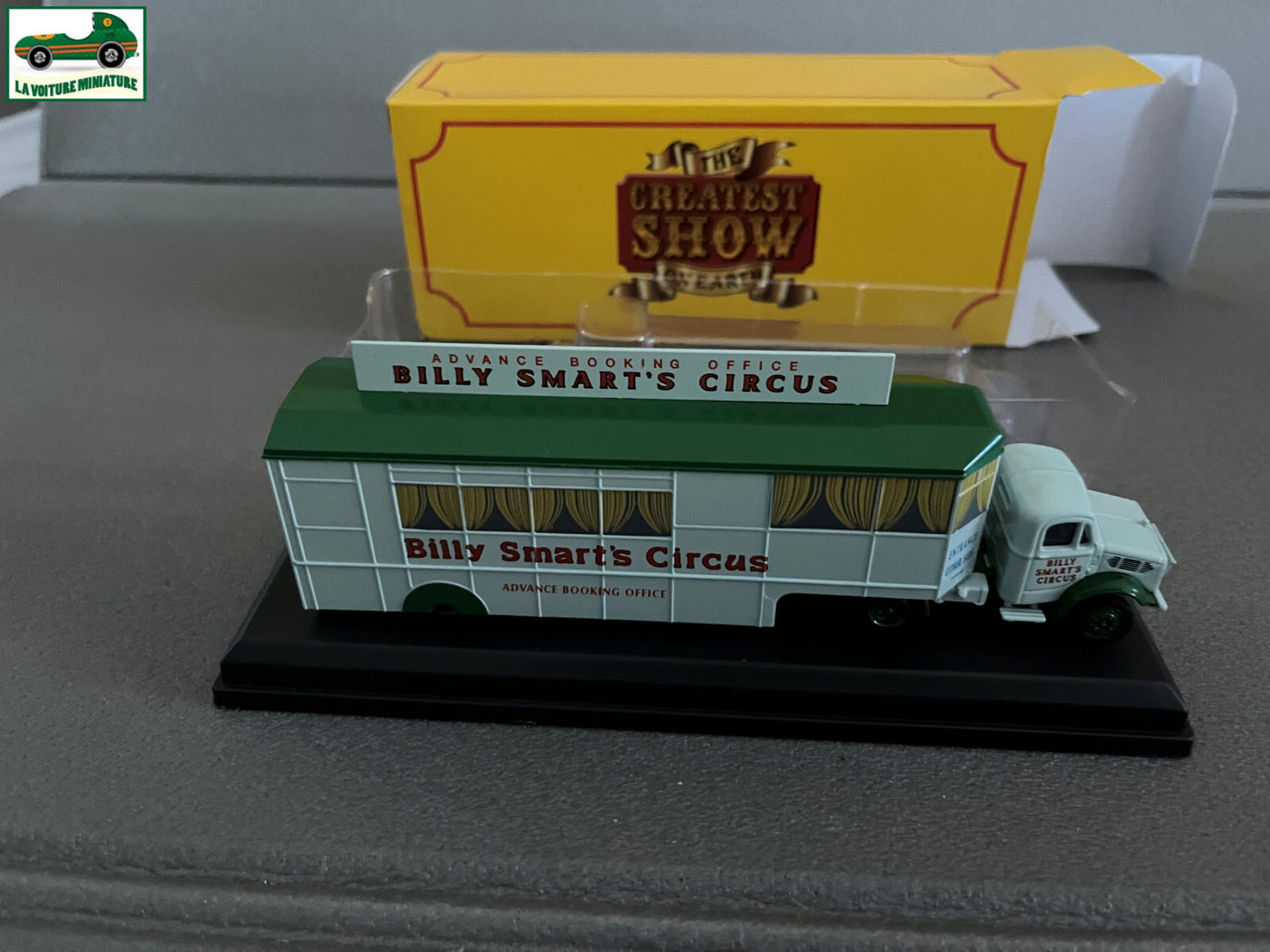 Voiture miniature Cirque Bedford OX Booking Trailer Billy Smart's Atlas 1/76